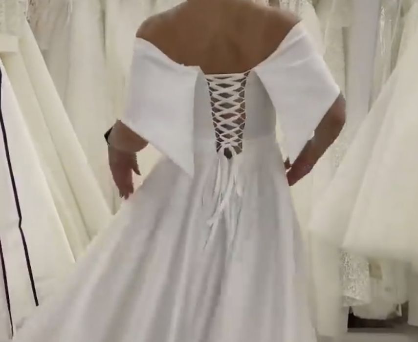 Атласное свадебное платье