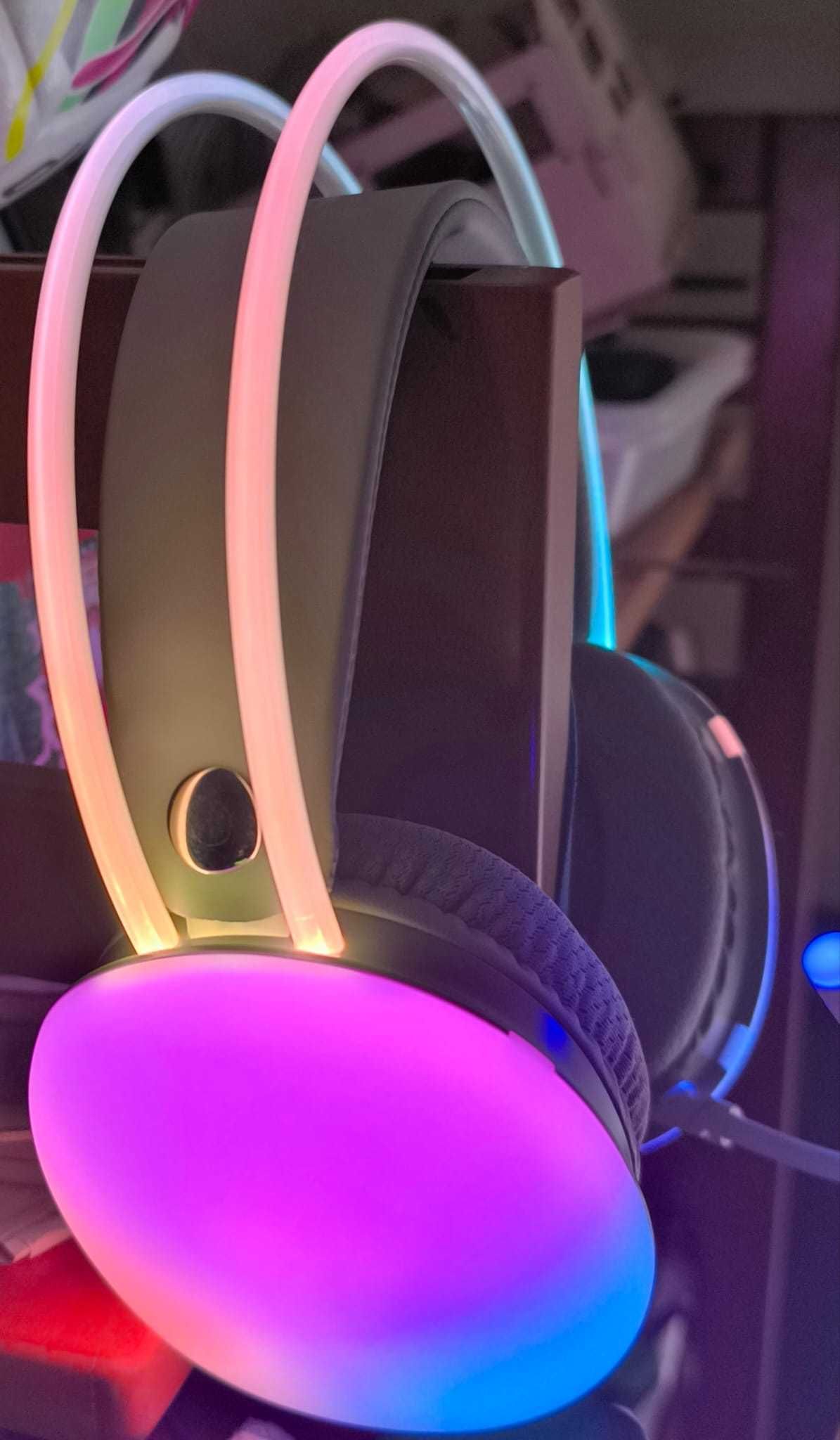 Auscultadores com LED's RGB