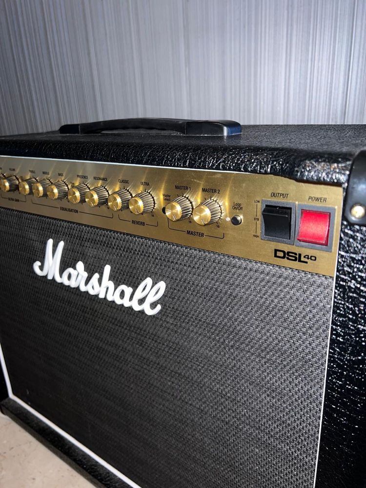 Amolificador a valvulas Marshall DSL 40 CR