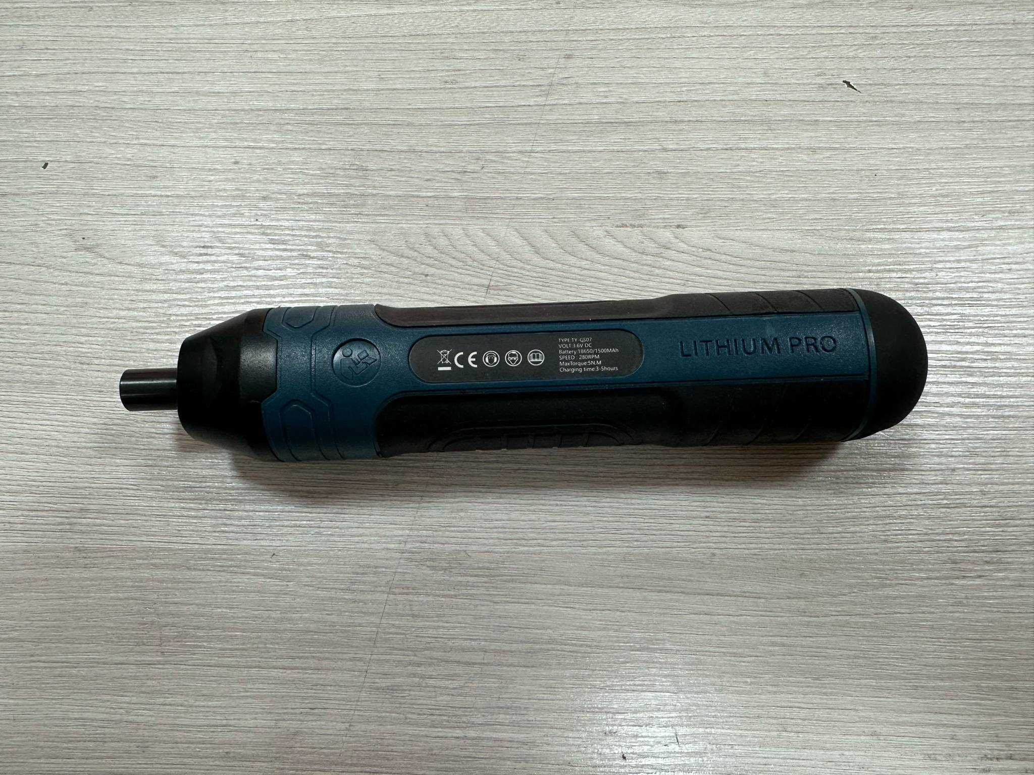 Elektryczny śrubokręt LITHIUM PRO TY-CS07 wraz z bitami