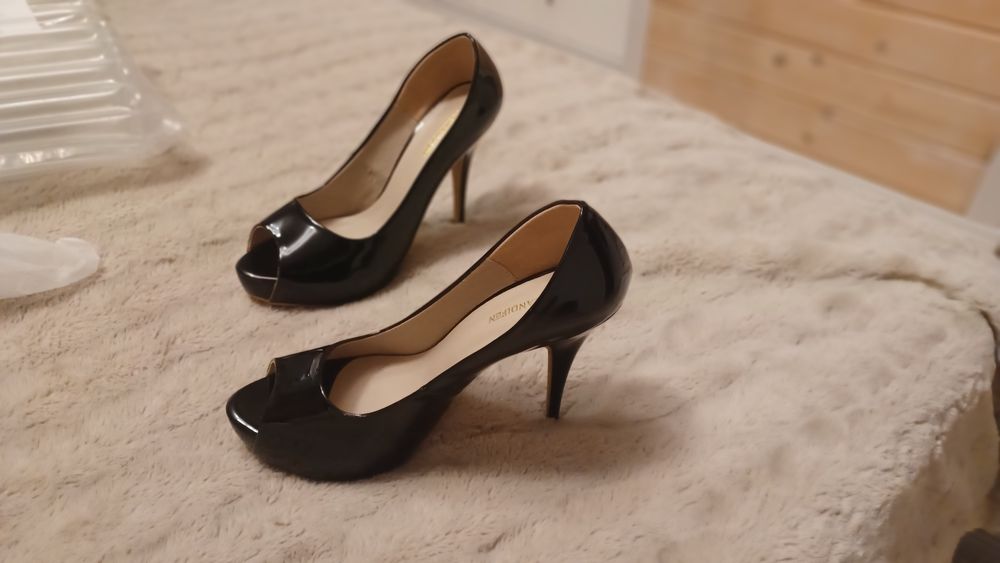 Nowe czarne szpilki lakierowane z odrytym palcem 41