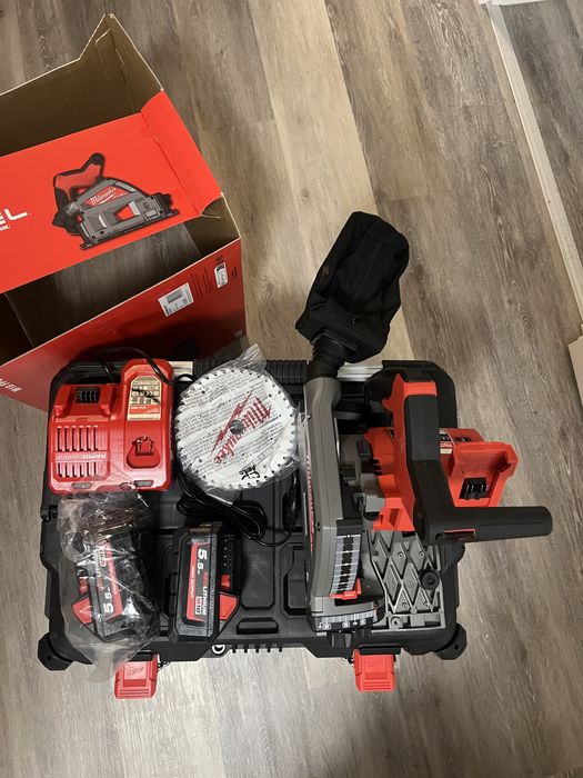 Акумуляторна циркулярна пилка Milwaukee M18FPS55
