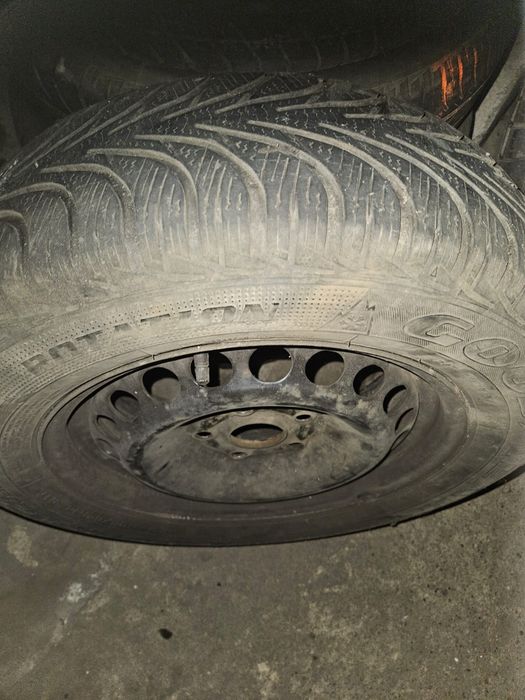 Opony koła zimowe  goodyear 195 65 r15 4 szt