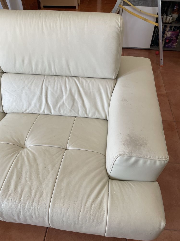 Sofá cabedal branco chaise-long