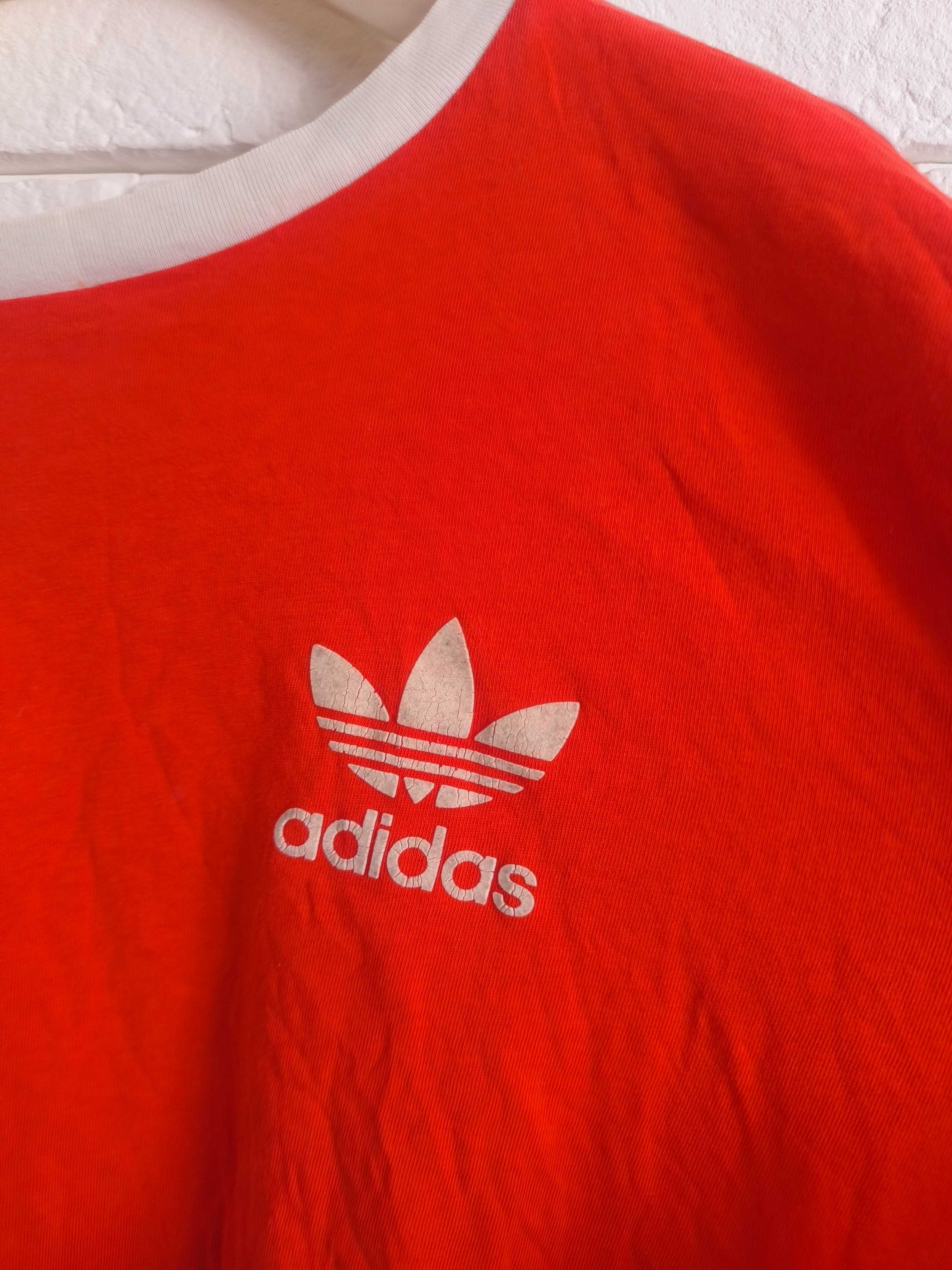Czerwona koszulka adidas