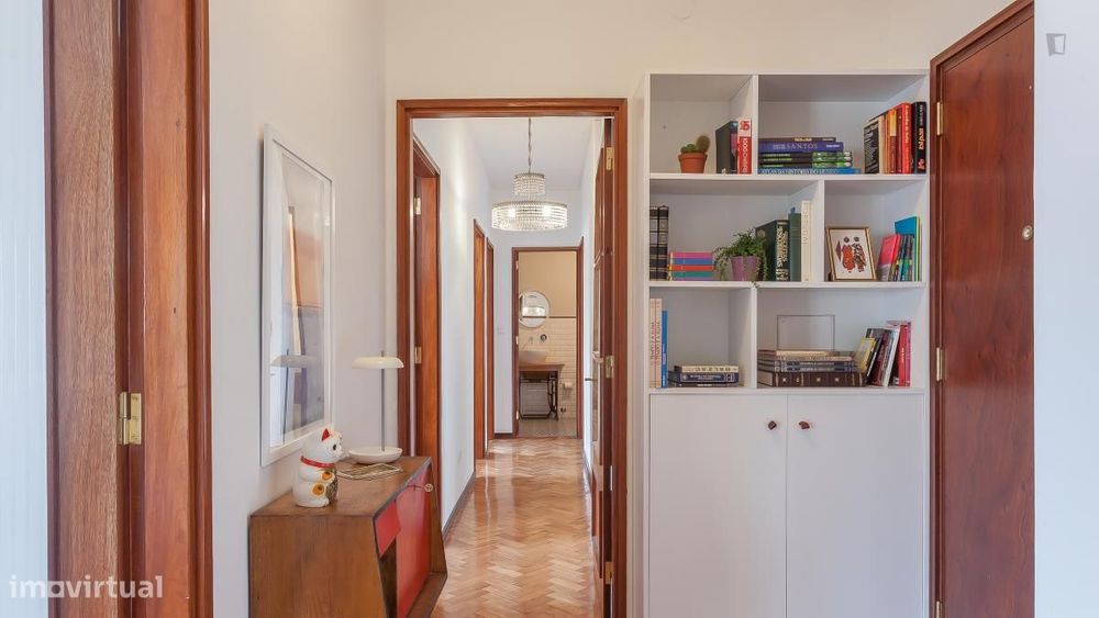 Quarto - localizado em Massarelos Porto