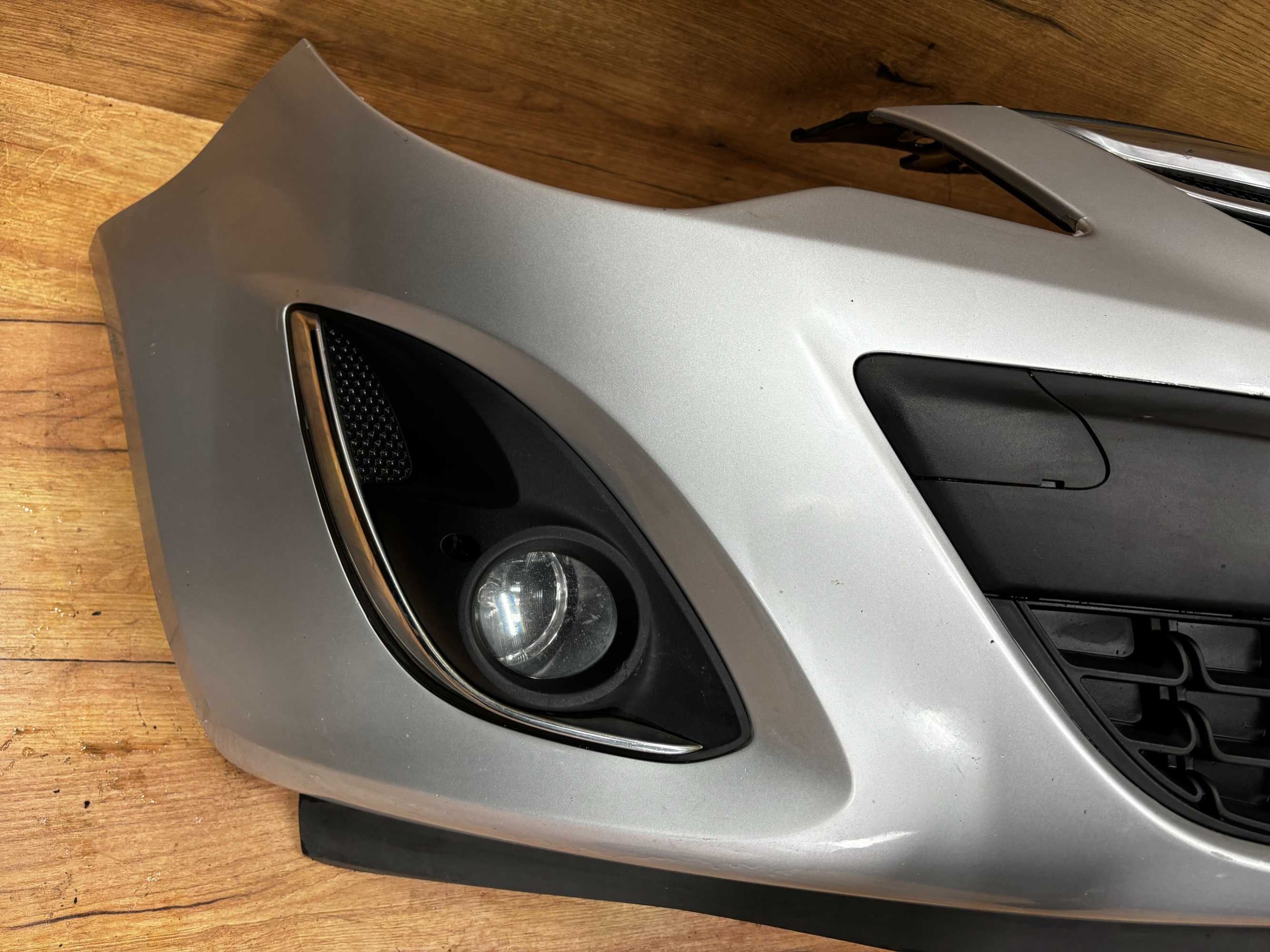 Zderzak przedni Opel Corsa D lift kolor z157