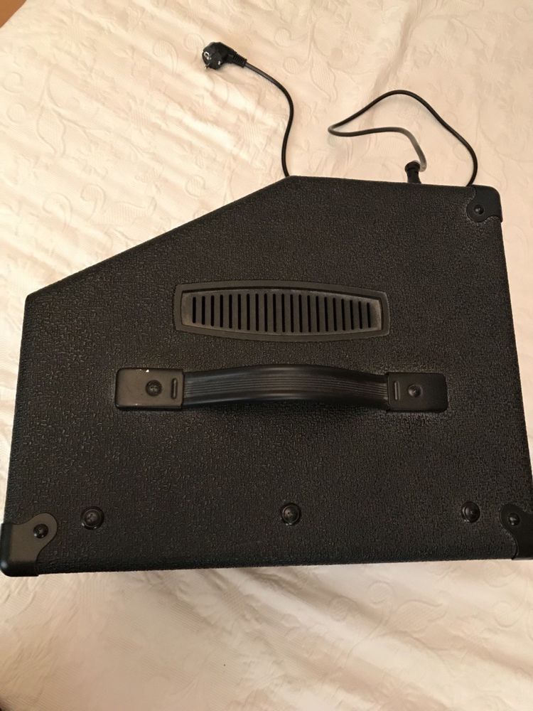 Басовий комбопідсилювач Ampeg BA-108 v2 торг