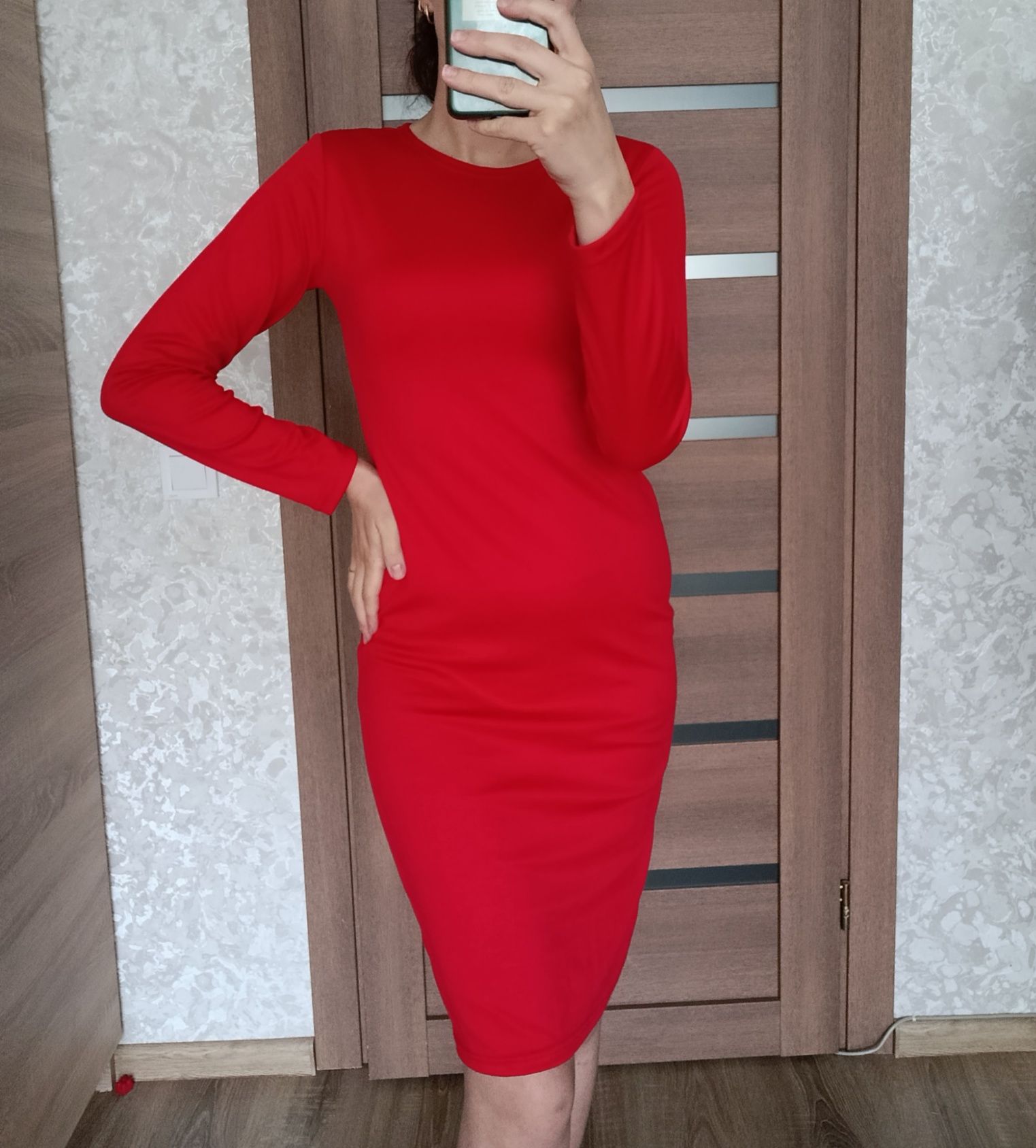 Сукня червоного кольору