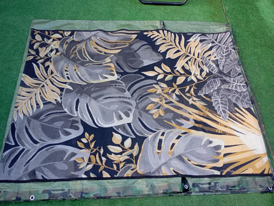 Dywan Borneo Liście czarno-złoty 120 x 170 cm zewnętrzny, wewnętrzny