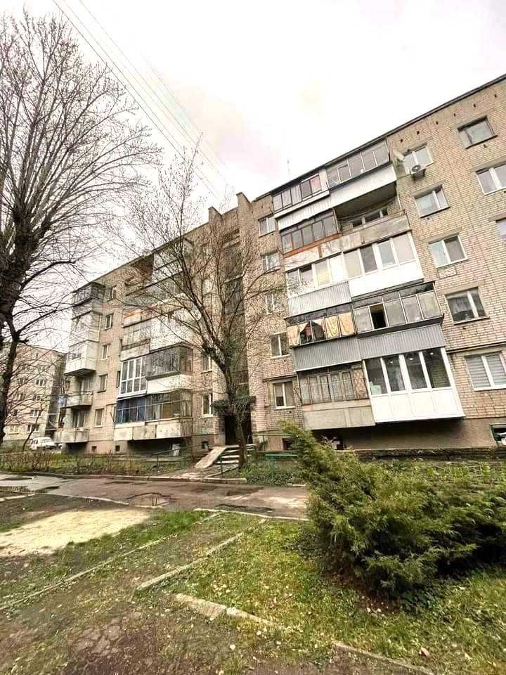 Продаж 1 кім. Тичини, 32 кв.м., 5/5ц, з ремонтом, 44 000$, торг