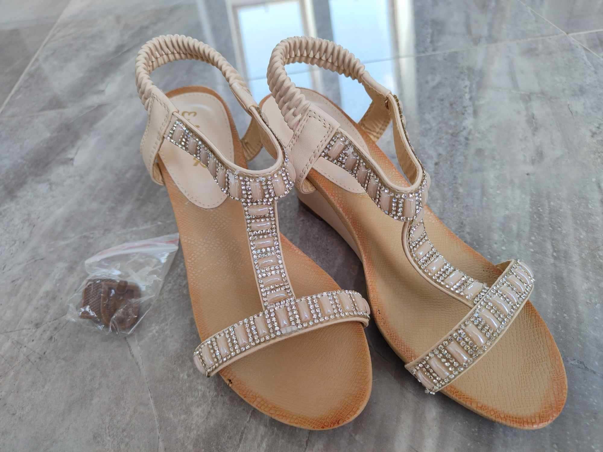 NOWE letnie Buty czółenka sandały r. 36 ecru Encor na koturnie