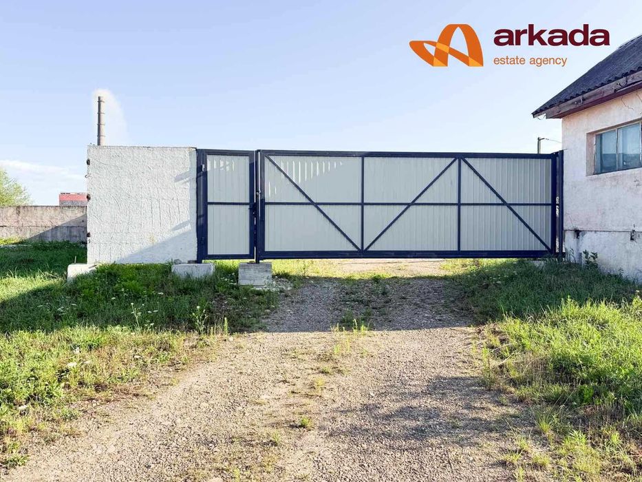 Продається велике складське приміщення з усіма зручностями