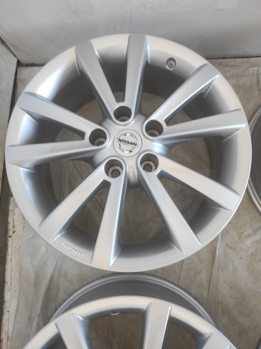 62 Felgi aluminiowe ORYGINAŁ NISSAN R 17 5x114,3 otwór 66 mm NOWE