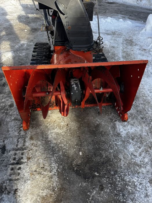 Odśnieżarka spalinowa na gąsienicach wirnikowa pług do sniegu yard man