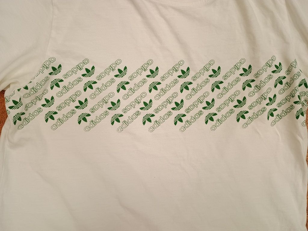 Biała Koszulka Adidas z zielonym nadrukiem logo y2k S