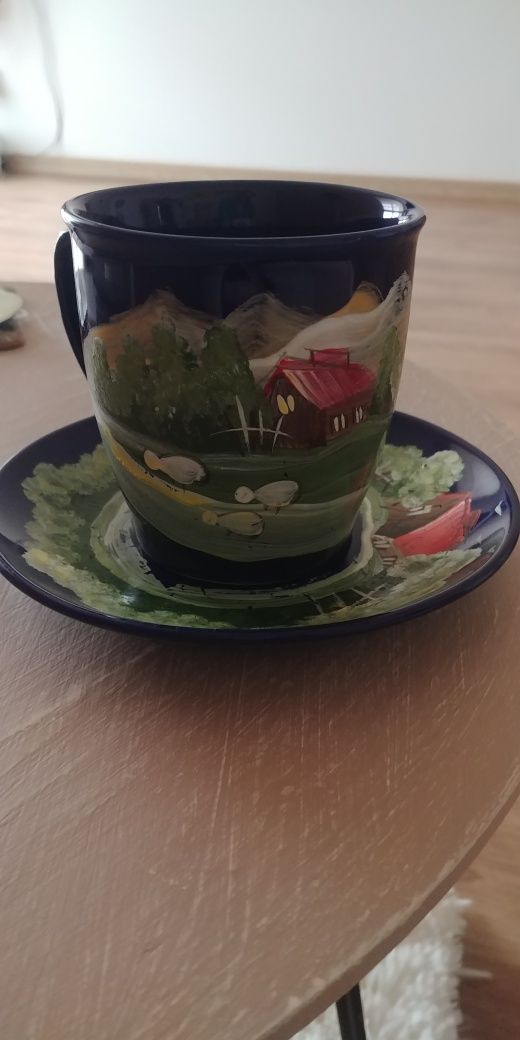 Kubek z podstawką