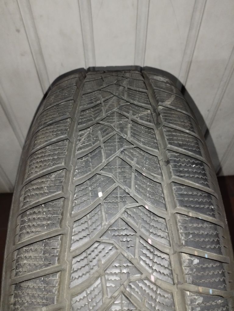 1 Pneu Dunlop 215/65 R17 - 9mm piso