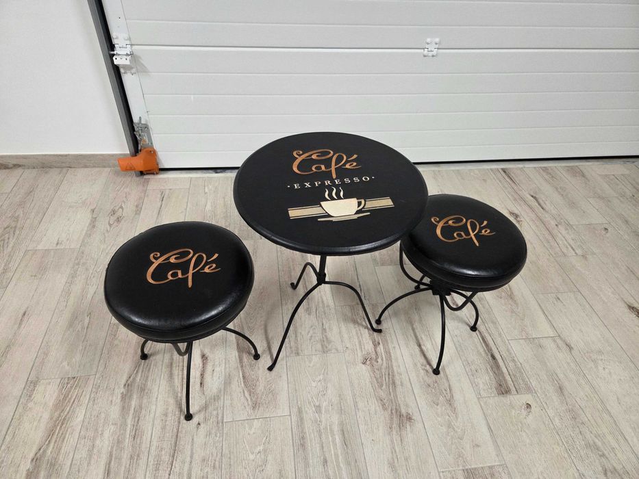 Mesa e bancos de Café