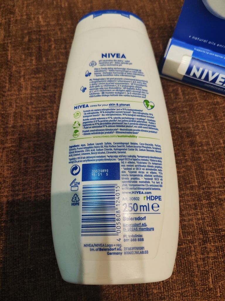 Zestaw Nivea - żel pod prysznic i balsam do ust