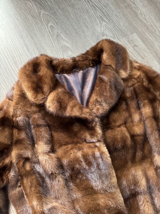 Шуба норковая размер L.