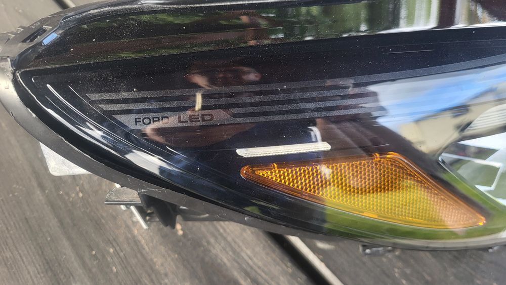 Lampa przednia ford escape prawa