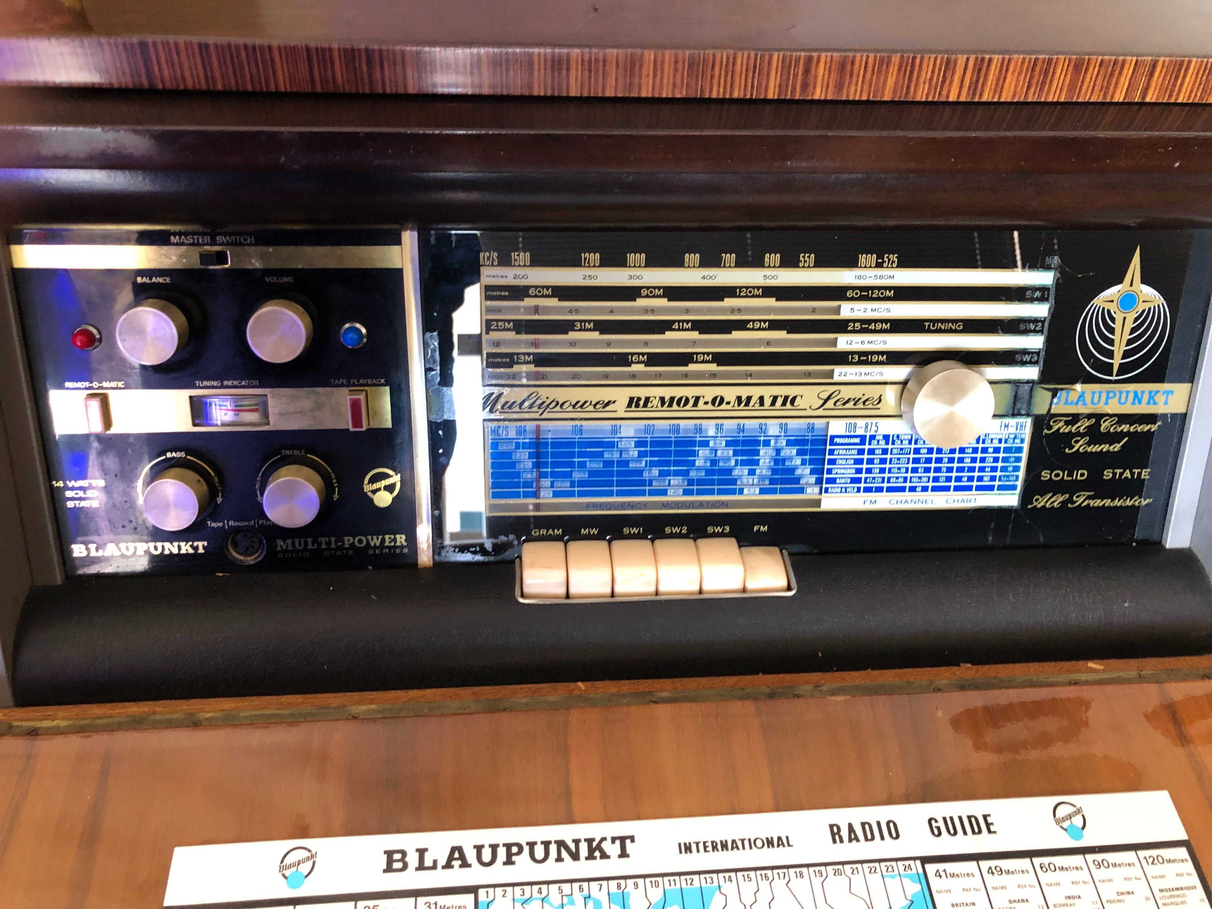 Rádio e gira-discos antigo - BLAUPUNKT Multi-power Solid State