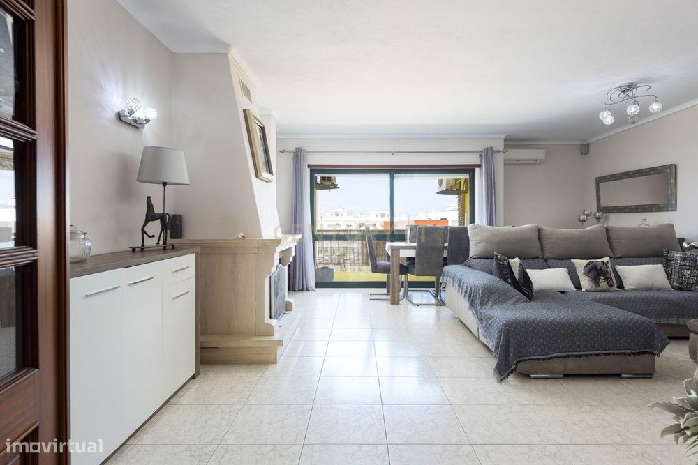 Excelente T2 no centro de Lagoa e elevador!