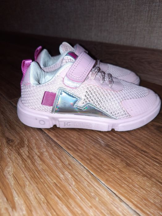 Кросівки дівчачі 27р