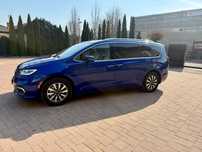 Chrysler Pacifica Touring L hybrid Kam 360