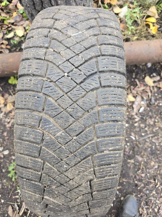 Продам шини 235/65/17