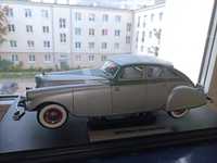 Model 1:18 SIGNATURE Pierce Arrow Silver Sedan 4-DOOR