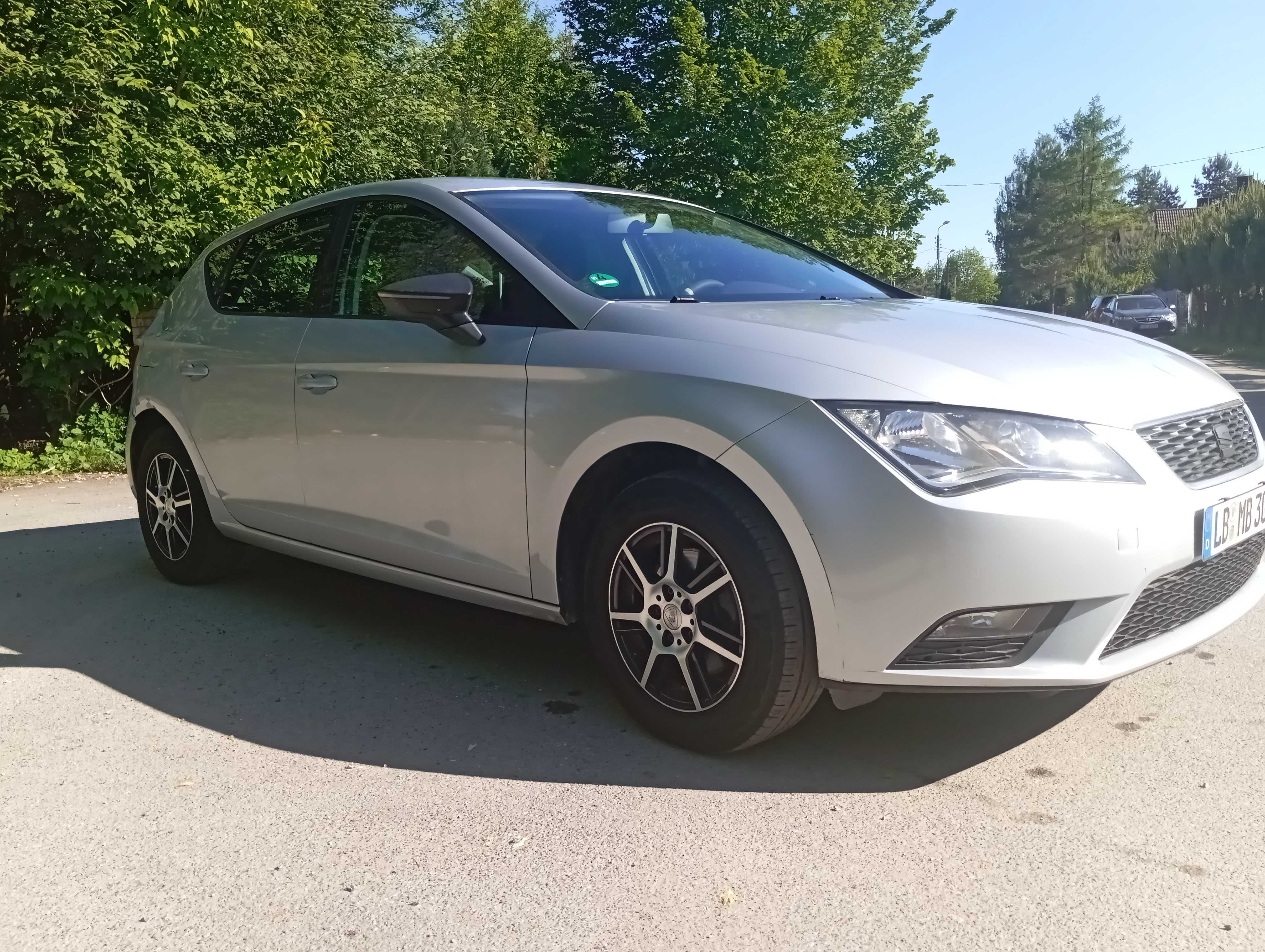 Seat Leon 2013r 1.2tsi jak nowy 84 tys przebiegu delikatnie uszkodzony