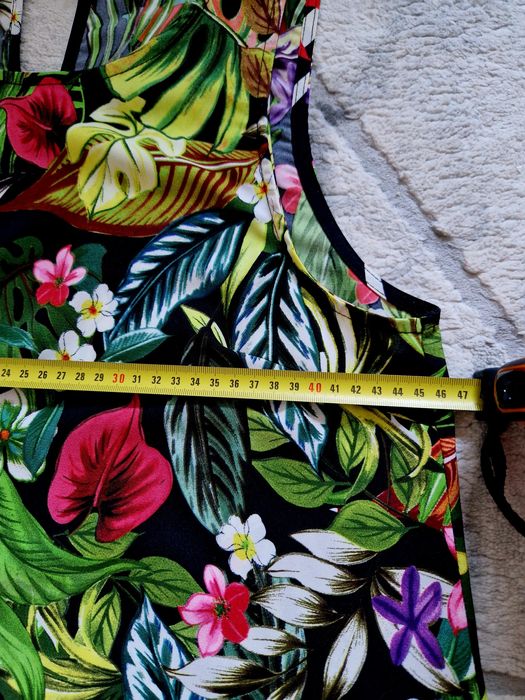 ŚLICZNA kolorowa zwiewna letnia sukienka/ kolorowe kwiaty roz M