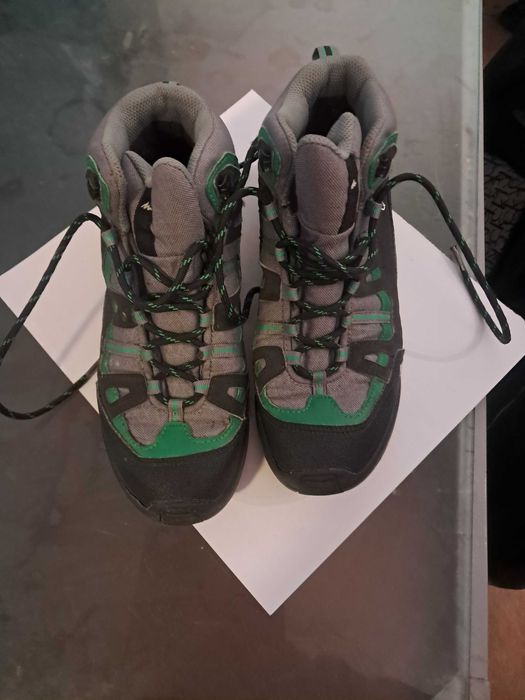 botas de montanha decatlow n 37/ 4 euros