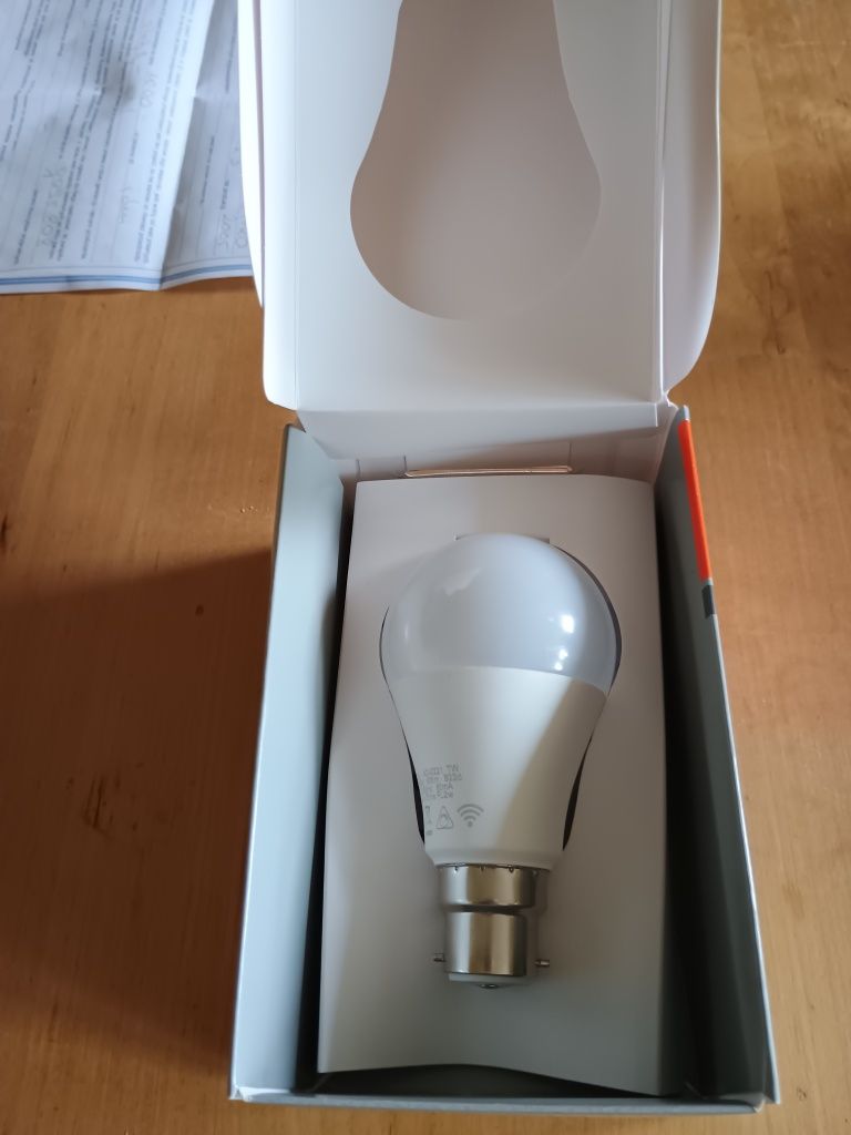 Żarówka LED 230V 9W Smart WiFi bagnetowa B22 NOWA