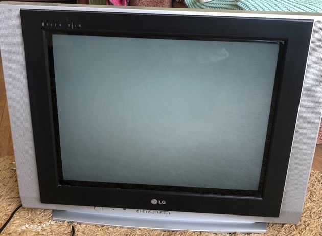 Телевизор LG плоский экран