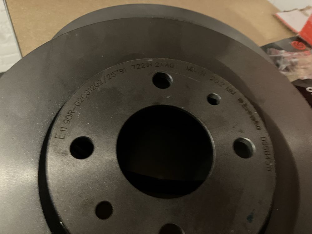 Brembo 09.5843.11 Tarcze hamulcowe wentylowane