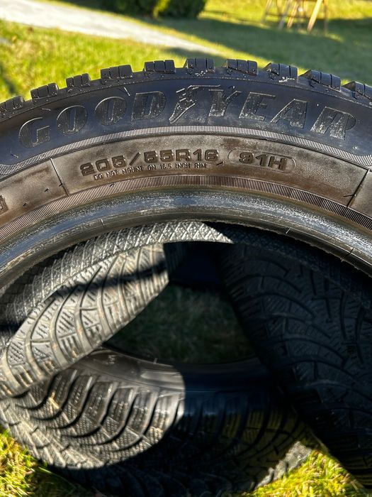 Opony zimowe 205 55 R16 Goodyear