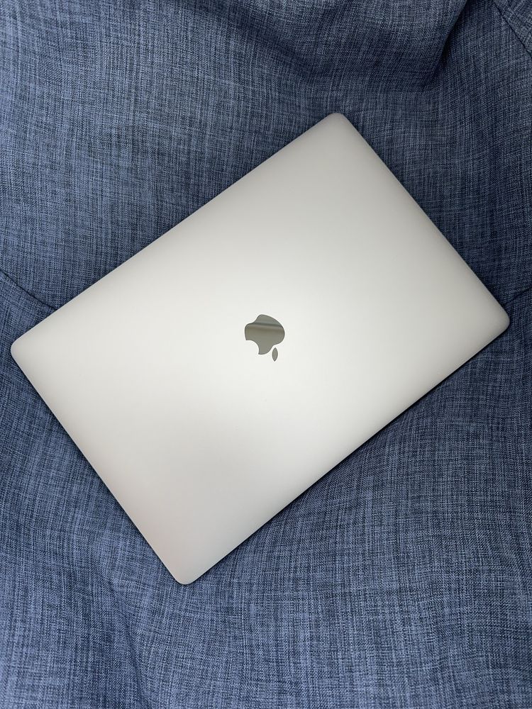 Macbook pro 15 2018 i9 2.9/ 16gb / 2000gb/ Radeon Pro 560x 4GB 93%