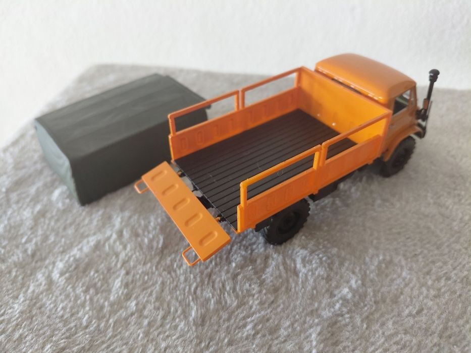 Mercedes-Benz Unimog 404 - 1/43 Minichamps