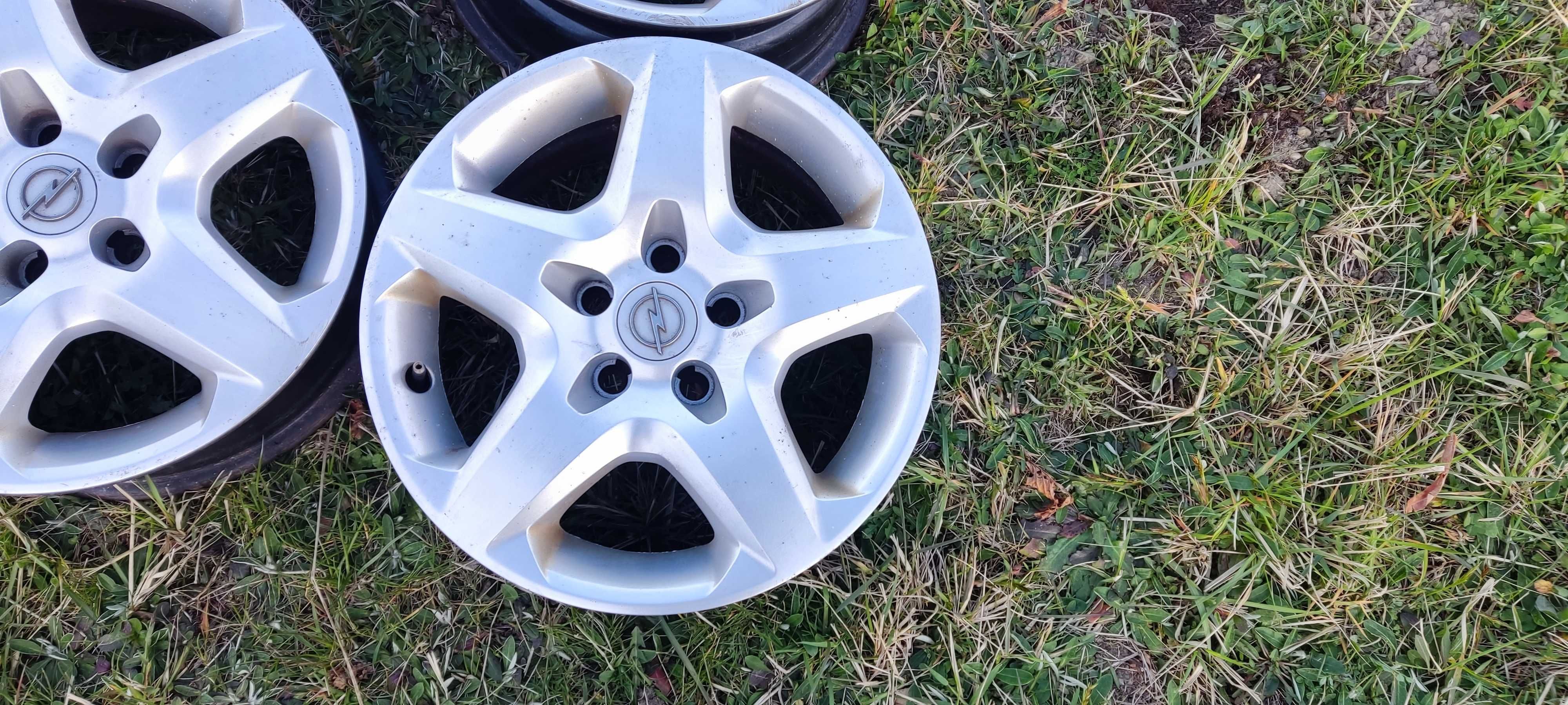 Felgi Strukturalne Opel 5x110 ET39 R16 z Kołpakami