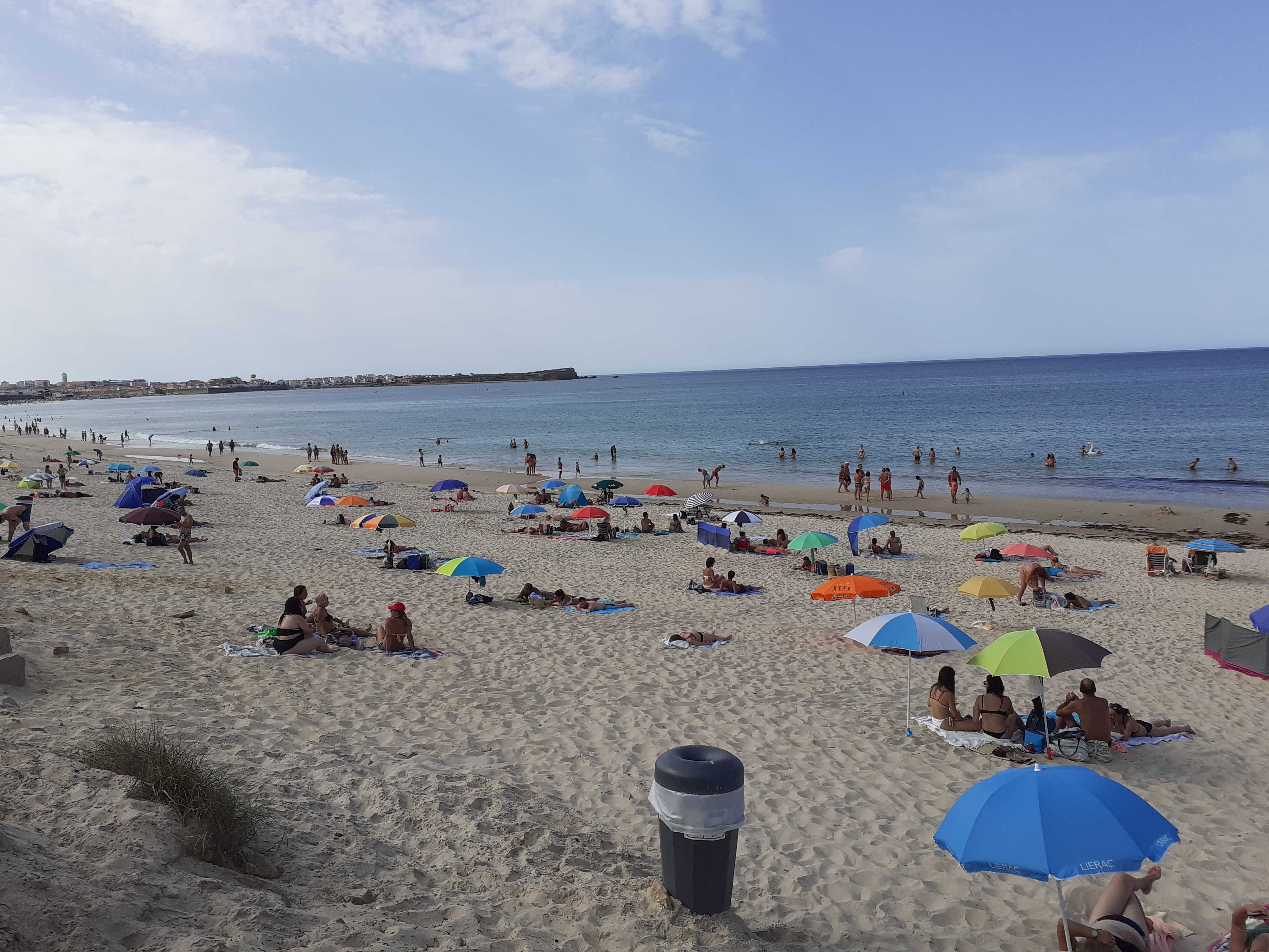 BALEAL FÉRIAS _  Junto à praia _ Julho