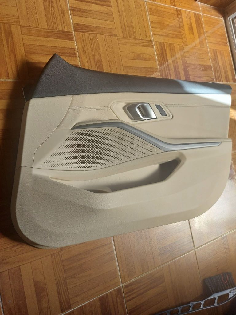 Forra de Porta BMW Série 3 Coupé 2021 (G22) – Cor Creme – Original BMW