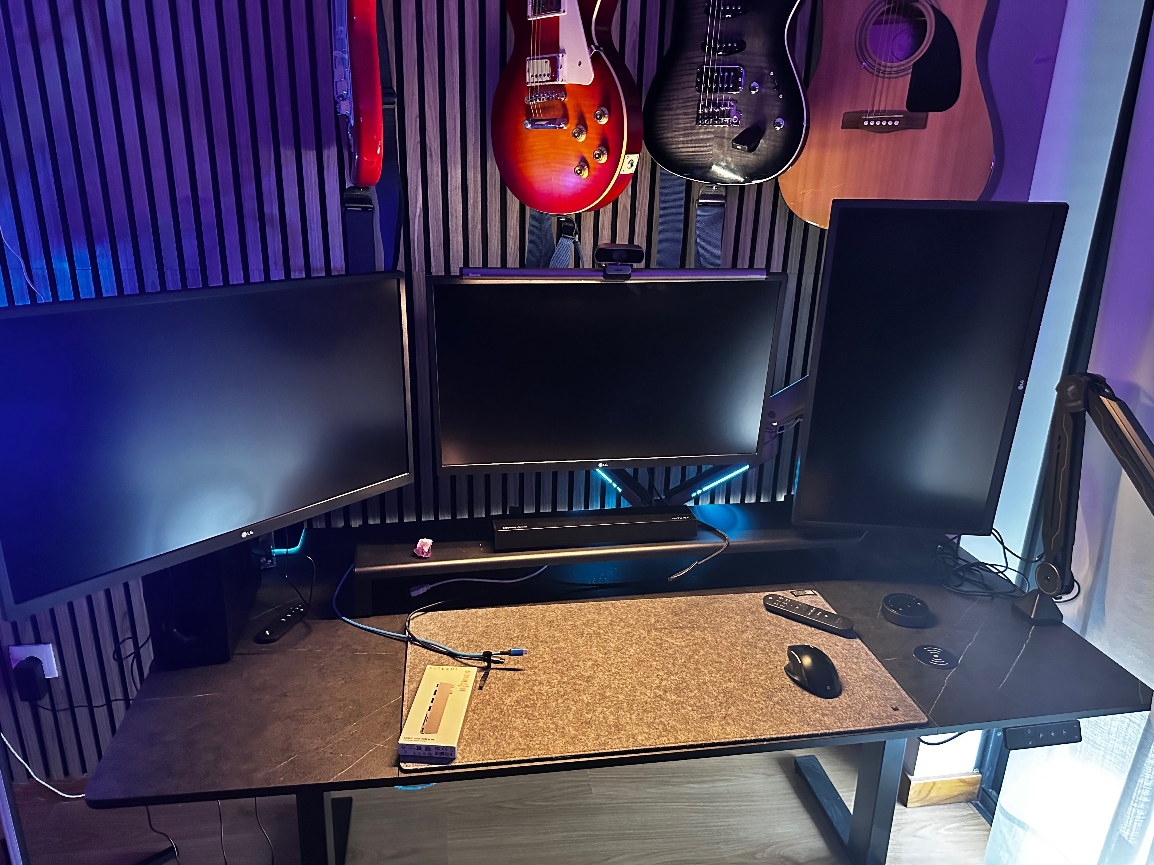 Monitores LG IPS UHD 4K de 27"
com Radeon Freesync