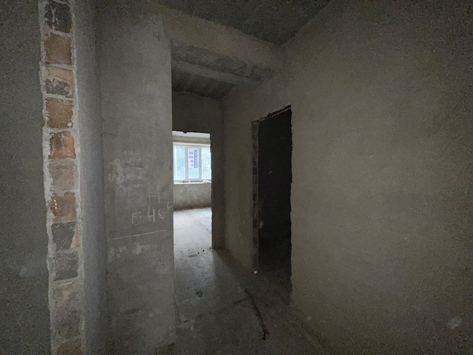 Продаж 3к квартири 109 м² під ремонт - Зданий будинку в центрі міста