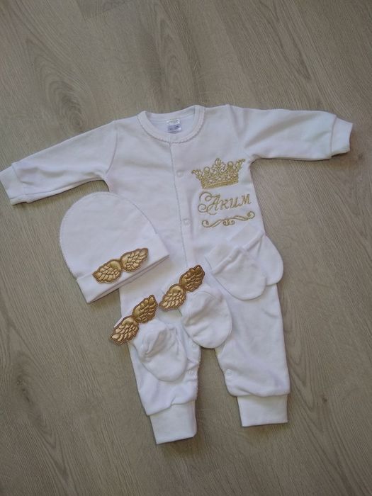 Боді з крилами та вишивка