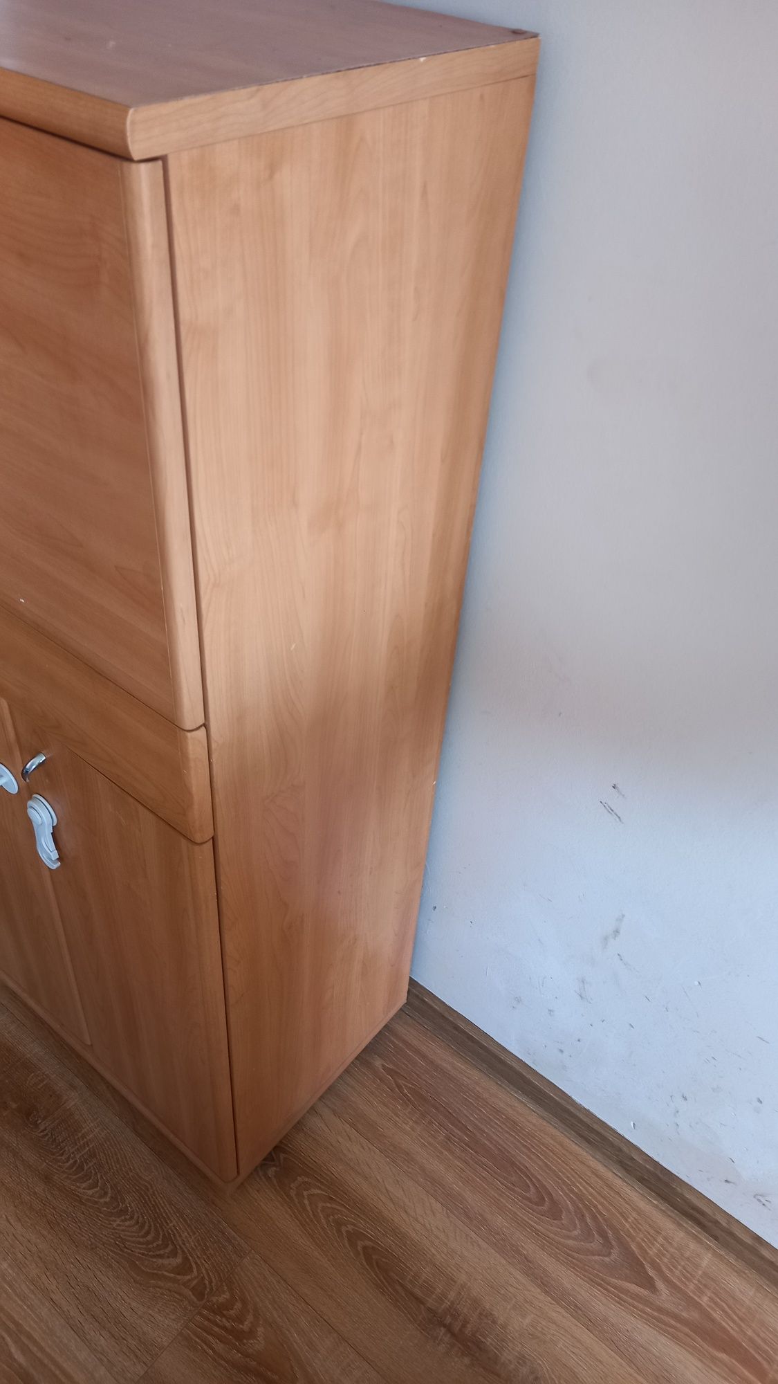 Szafka w dobrym stanie barek