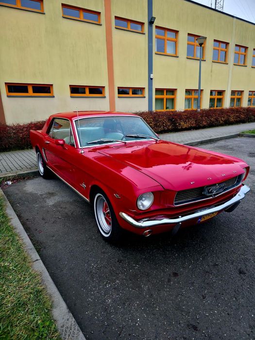 Ford Mustang Piękny odrestaurowany z białym srodkiem