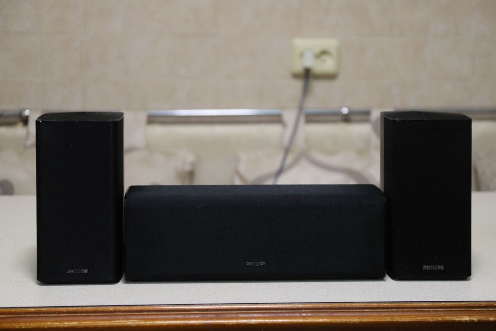 Phillips  HTB 3000  три колонки